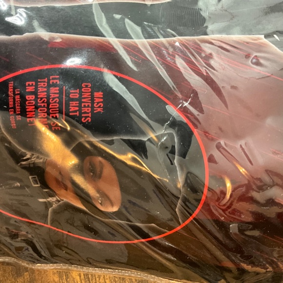 BATMAN COSTUME - Picture 7 of 11